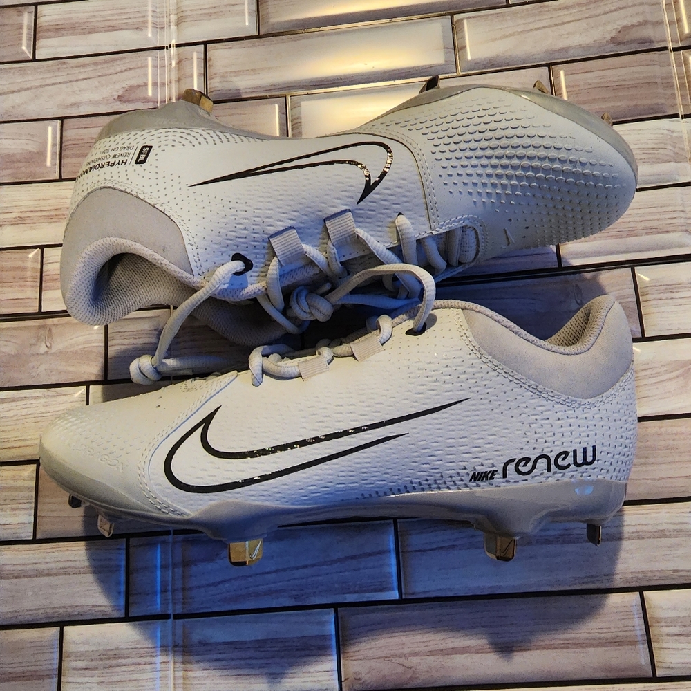 Nike Hyperdiamond 4 ProWomen's Softball Cleats Cool Gray